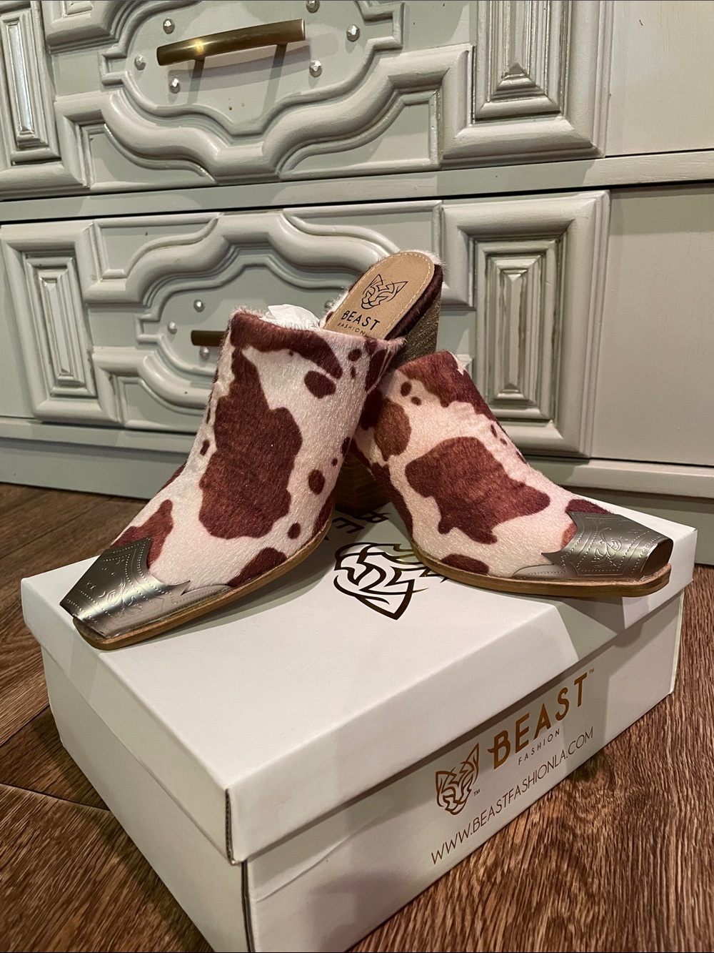BEAST FASHION Brown & Cream Cowhide Mule with Metallic Cap